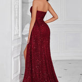 Vestido de noche largo sin tirantes con abertura