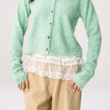 Chaleco verde con mangas remangadas