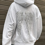 Sudadera informal con estampado de alas y lentejuelas.