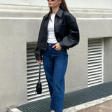 Chaqueta de cuero mate corta y holgada