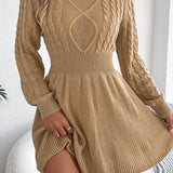 Minivestido de punto grueso con cuello redondo y cintura torcida