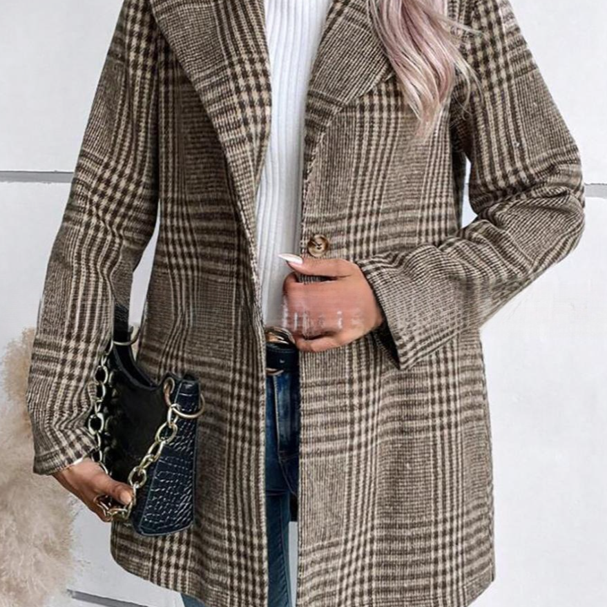 Elegante chaqueta entallada con solapas con muescas en tweed a cuadros