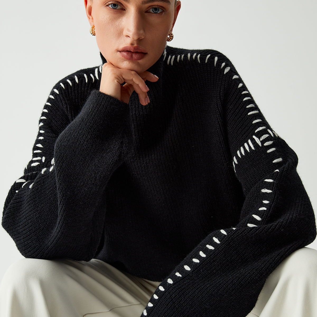 Alma | Suéter Oversize-Dolcevita con detalles de Piqué