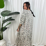 Vestido de mujer - Cuello en V - Corte fluido - Mangas 3/4 - Estampado animal moderno