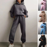 Conjunto deportivo de dos piezas para mujer: sudadera holgada y pantalón cómodo.