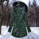 Abrigo de invierno de mujer elegante, suave y funcional.