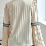 Blusa de mujer – Corte holgado – Cuello con volantes – Mangas largas acampanadas – Tejido fluido