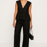 Conjunto de dos piezas para mujer: Top peplum sin mangas con escote en pico y pantalón largo fluido.