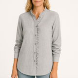 Blusa de mujer – Corte holgado – Tejido texturizado – Mangas largas – Tapeta de botones con volantes
