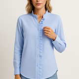 Blusa de mujer – Corte holgado – Tejido texturizado – Mangas largas – Tapeta de botones con volantes