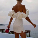 Vestido de mujer con hombros descubiertos - Elegantes volantes - Corte entallado - Largo mini