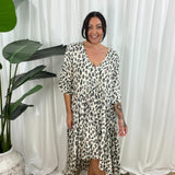 Vestido de mujer - Cuello en V - Corte fluido - Mangas 3/4 - Estampado animal moderno