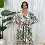 Vestido de mujer - Cuello en V - Corte fluido - Mangas 3/4 - Estampado animal moderno