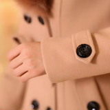 Gabardina elegante, cálida y sofisticada para mujer.