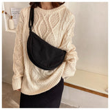 Bolso de hombro para mujer – Forma de media luna – Tejido texturizado – Diseño compacto y minimalista