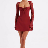 Minivestido de mujer – Corte entallado – Mangas largas de encaje – Escote corazón