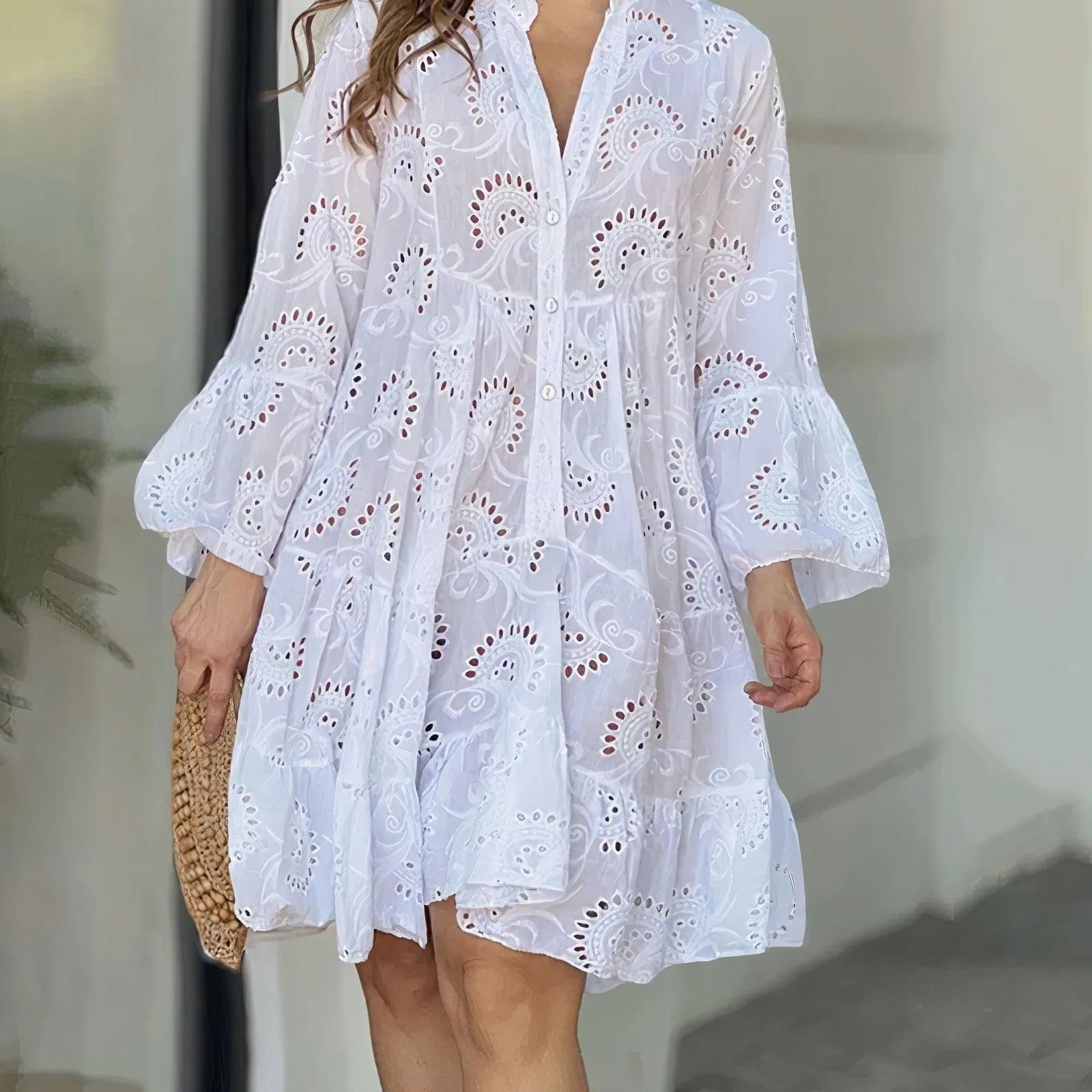 Vestido de mujer - Corte acampanado - Detalles de bordado calado - Mangas tres cuartos
