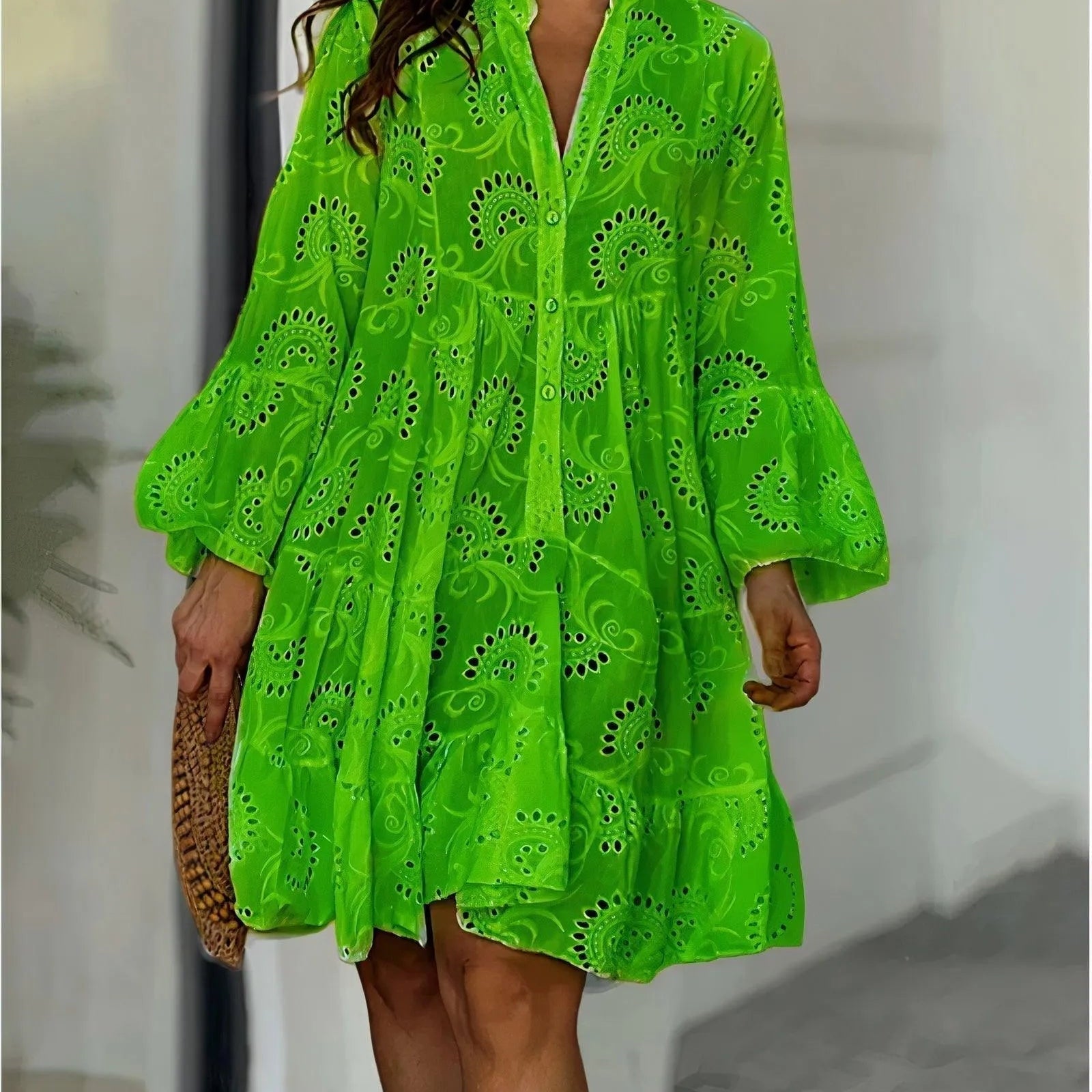 Vestido de mujer - Corte acampanado - Detalles de bordado calado - Mangas tres cuartos