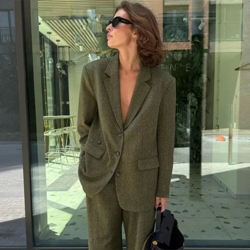 Conjunto de oficina de dos piezas: blazer con solapas, pantalón de manga larga y pantalón.