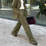 Conjunto de oficina de dos piezas: blazer con solapas, pantalón de manga larga y pantalón.