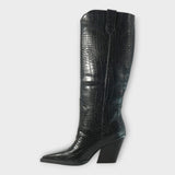 Zapatos con patrón de cocodrilo y elegante tacón