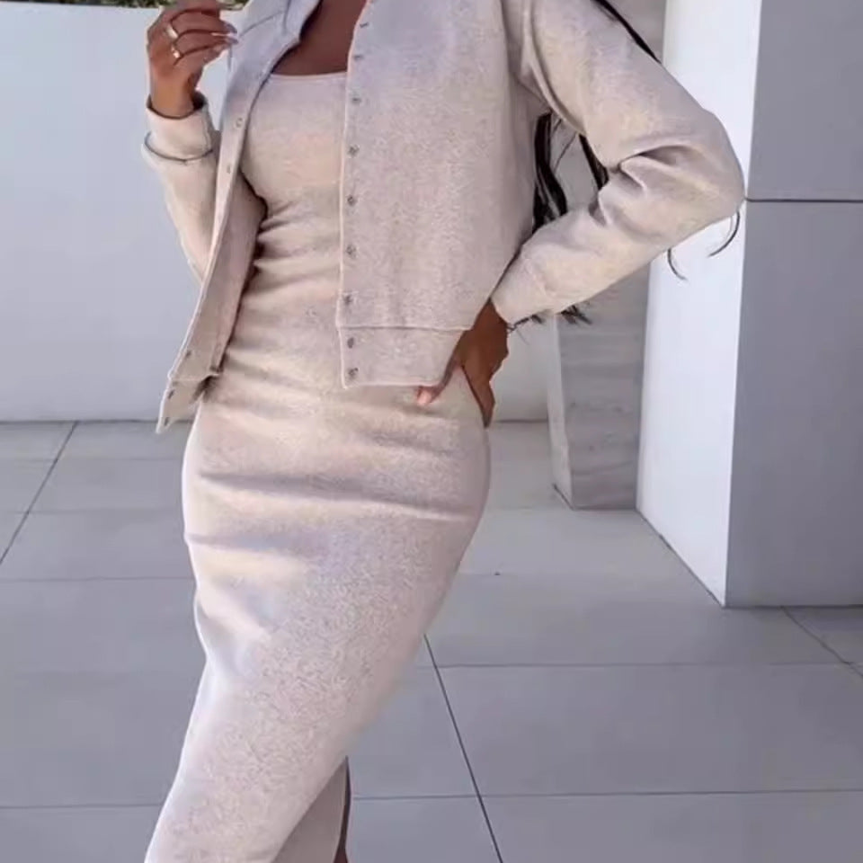 Conjunto de mujer: Vestido lencero ajustado, chaqueta oversize con botones y largo midi