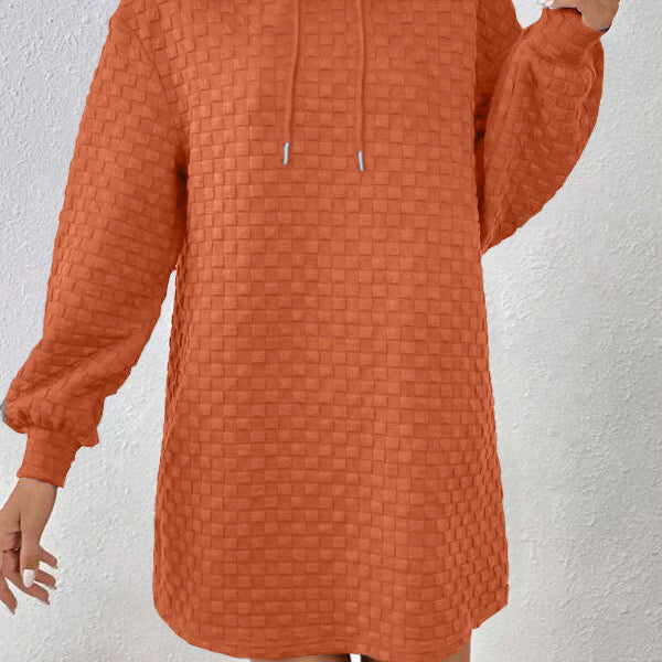 Vestido con capucha para mujer – Corte holgado – Tejido texturizado – Bolsillos prácticos