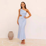 Vestido de mujer – Corte entallado – Hombros descubiertos – Cintura recortada – Detalle floral – Largo