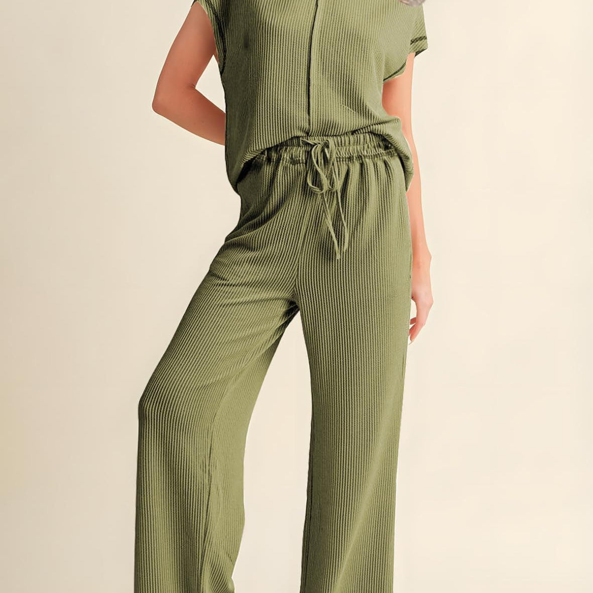 Conjunto de ropa de estar por casa para mujer: corte holgado, punto acanalado suave, camiseta de manga corta y pantalón ancho.