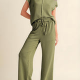 Conjunto de ropa de estar por casa para mujer: corte holgado, punto acanalado suave, camiseta de manga corta y pantalón ancho.