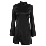 Vestido corto de mujer – Satén brillante – Corte ajustado – Cuello alto – Mangas acampanadas
