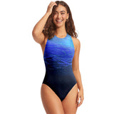 Traje de baño para mujer - Corte de cuello alto - Estampados ondulados vibrantes - Silueta elegante