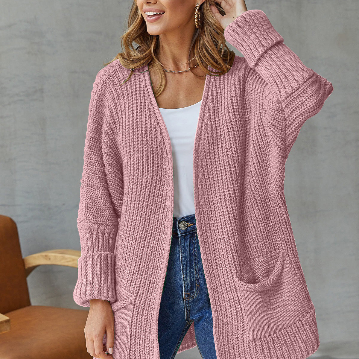 Cárdigan de mujer – Punto grueso – Corte oversize – Cuello en pico – Mangas largas – Bolsillos