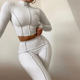 Conjunto deportivo para mujer: tejido elástico acanalado, top corto de manga larga y leggings de cintura alta.