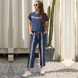 Conjunto de corte holgado para mujer: punto suave, corte holgado, cintura con cordón ajustable y rayas deportivas.