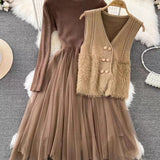 Vestido midi de dos piezas para mujer: top acanalado, falda de tul acampanada y chaleco sin mangas.