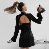 Vestido corto de mujer – Satén brillante – Corte ajustado – Cuello alto – Mangas acampanadas