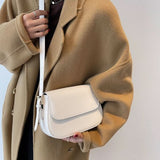 Bolso de hombro marrón clásico, elegante, práctico y atemporal para mujer.