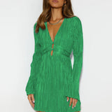 Vestido mini para mujer – Corte ajustado – Tejido elástico plisado – Escote pronunciado – Mangas largas con puños acampanados – Detalles recortados