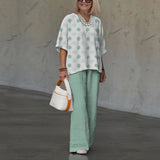 Conjunto casual para mujer: Camisa holgada de lunares y pantalón de algodón ancho y fluido.