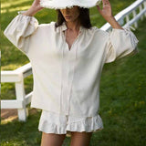 Conjunto de dos piezas para mujer: Top con cuello en V y mangas globo, pantalones cortos holgados con volantes.