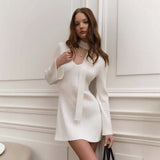 Vestido mini de mujer – Punto acanalado – Corte entallado – Escote en pico – Mangas acampanadas – Cierre con lazo