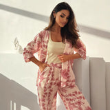 Conjunto de dos piezas para mujer: corte holgado, top abierto 3/4 y pantalón largo con estampado floral.