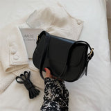 Bolso de hombro marrón clásico, elegante, práctico y atemporal para mujer.