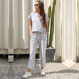 Conjunto de corte holgado para mujer: punto suave, corte holgado, cintura con cordón ajustable y rayas deportivas.