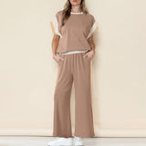 Conjunto de mujer – Tejido ligero – Top de manga 3/4 – Pantalón acampanado 7/8 – Detalle en contraste