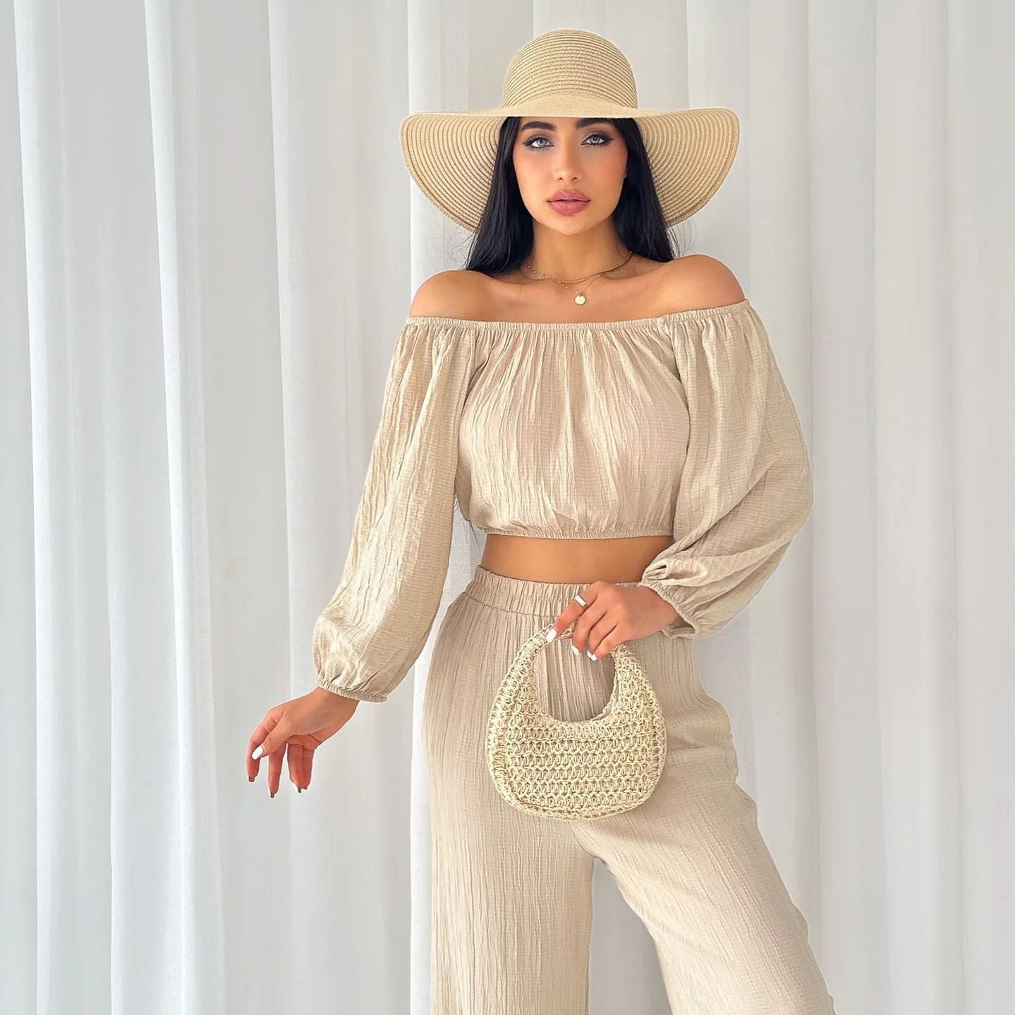 Conjunto de dos piezas para mujer: Top con hombros descubiertos, mangas largas y pantalones anchos de cintura alta.