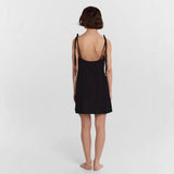 Vestido lencero de mujer – Satén liso – Corte entallado – Mini – Tirantes finos con lazo