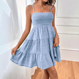 Vestido corto de mujer – Tirantes finos – Cuerpo fruncido – Falda evasé con volantes
