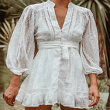 Vestido mini de mujer – Mangas abullonadas – Cintura con lazo – Bajo con volantes – Tejido transpirable